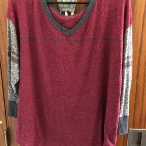 American Eagle Long Sleeve T